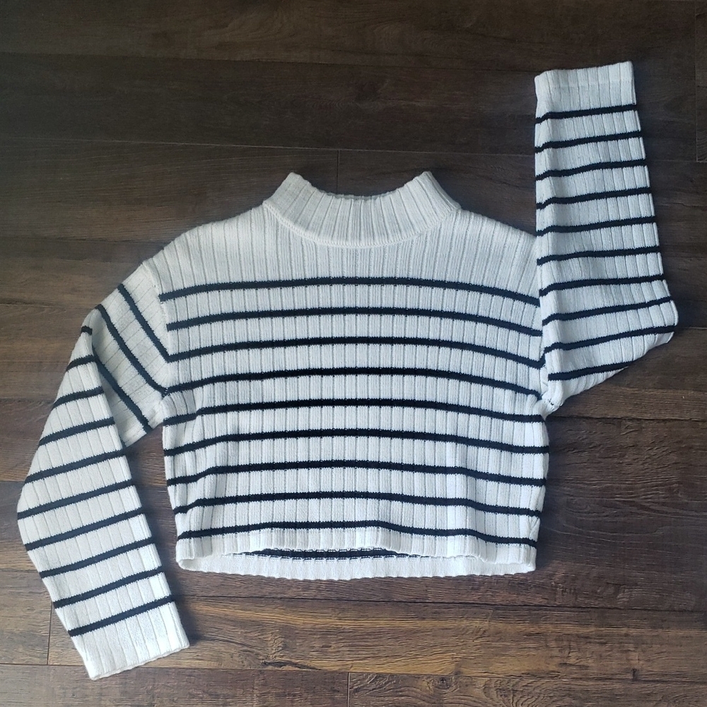 H&M Slightly Crop Striped Sweater